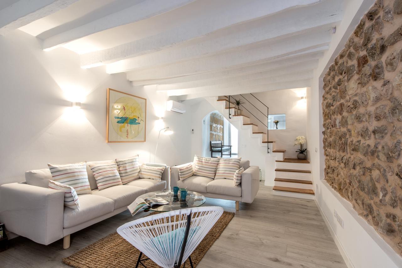 Townhouse On The Rocks By Homevillas360 * Pollenca